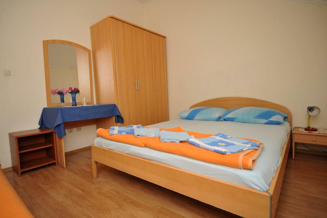 Banana Guest house 3*